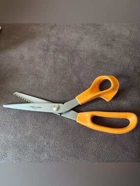 Orange Fiskars Pinking Sheers zig  zag fabric scissors 10”